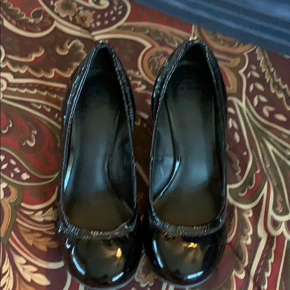 Tory Burch Patent Leather wedged heel shoe - Picture 1 of 4